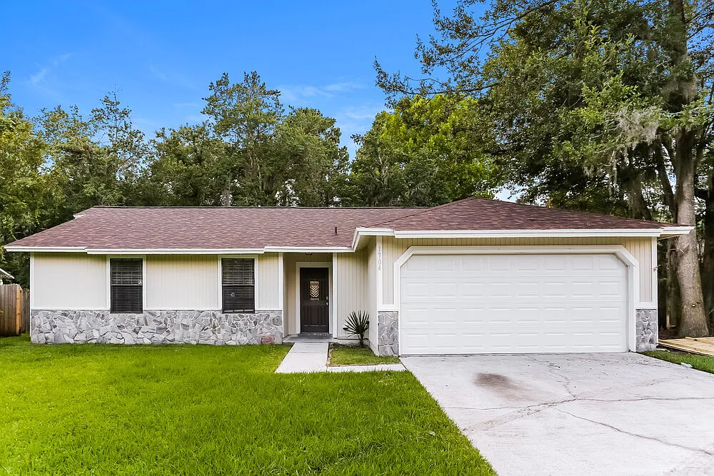 3 bed, 2.0 bath, 1319 sqft, $1,770 — Photo 1