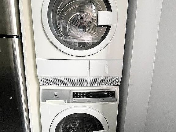 3rd image of 70 Post Ave APT 5C