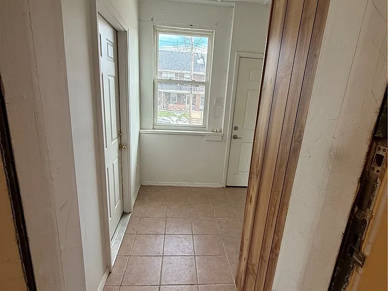 2332 Sherbrook St — Photo 29