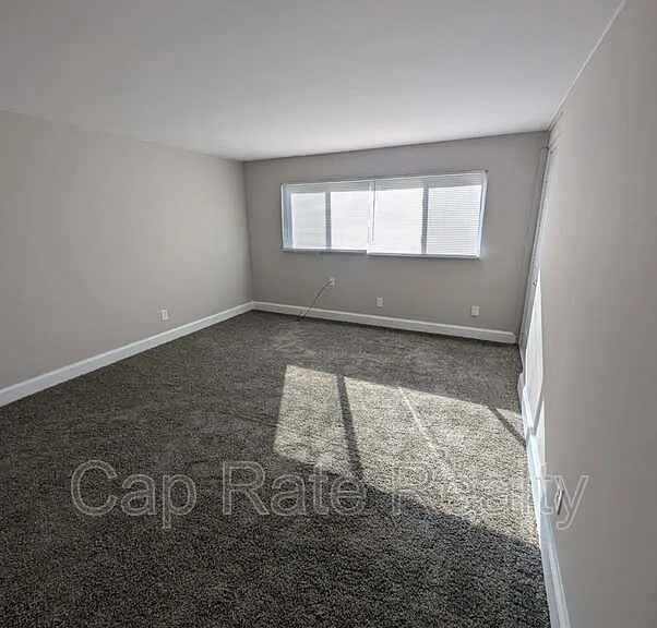 3632 Cushing Dr #B — Photo 2