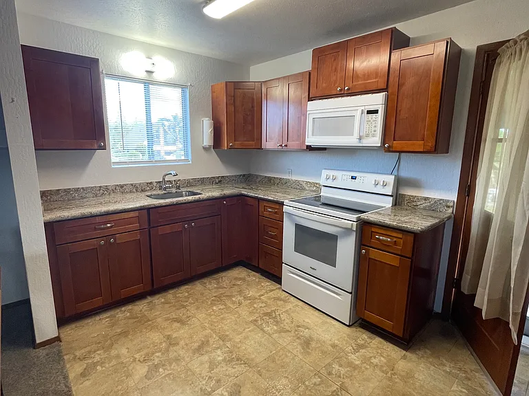35 Mikiola St #A — Photo 4