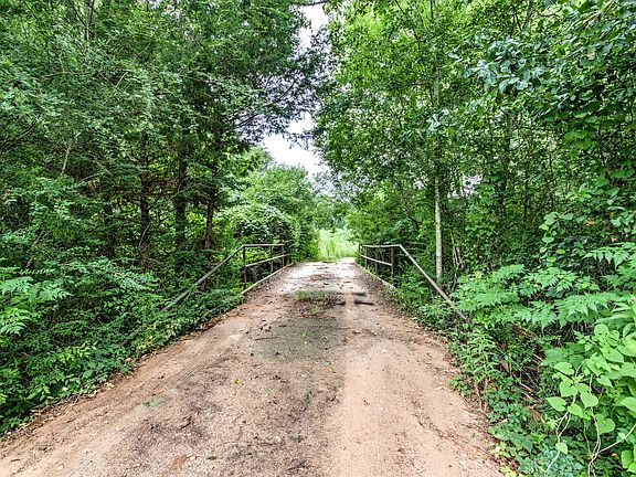 4th image of 410 County Road 233
