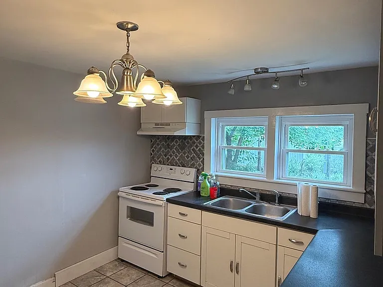 10860 Winchester Ave — Photo 12