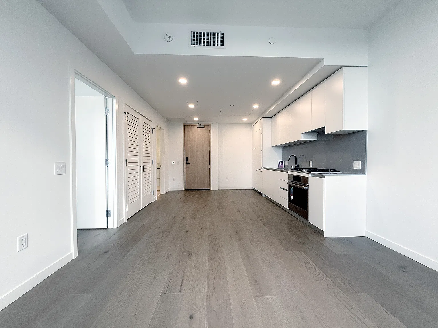 1 bed, 658 sqft, $3,300 — Photo 4