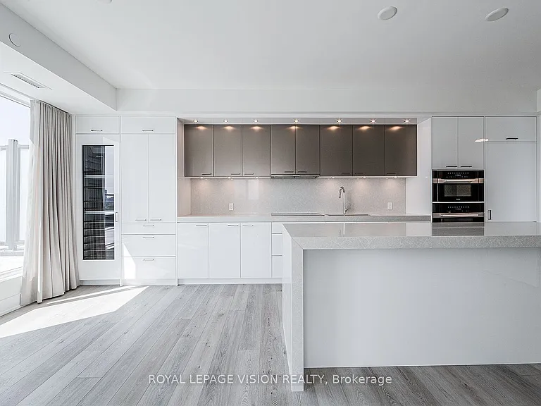 858 Dupont St #728 — Photo 12