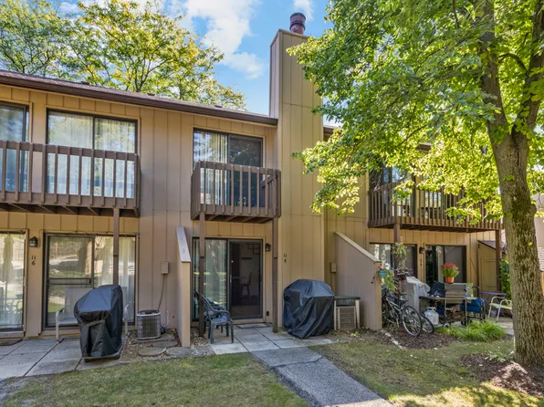 11 Saint Thomas Colony APT 5, Fox Lake, IL 60020