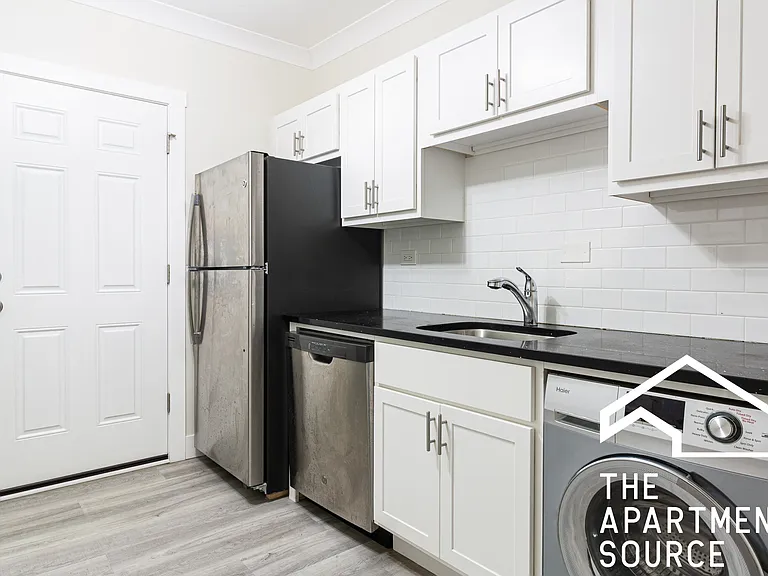 1419 W Hutchinson St #1 — Photo 4