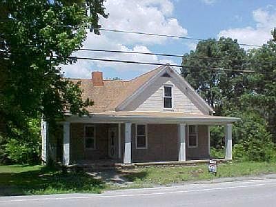1st image of 115 E Main St