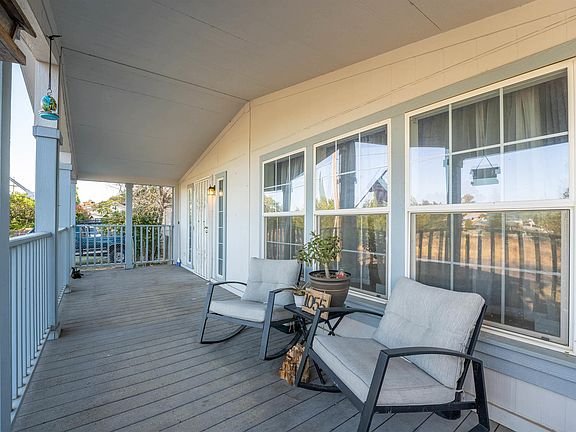 3rd image of 1055 Sunrise Dr