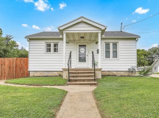 117 E Cronkhite St, Knoxville, IA 50138