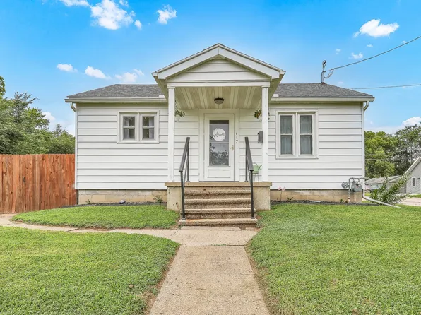 117 E Cronkhite St, Knoxville, IA 50138
