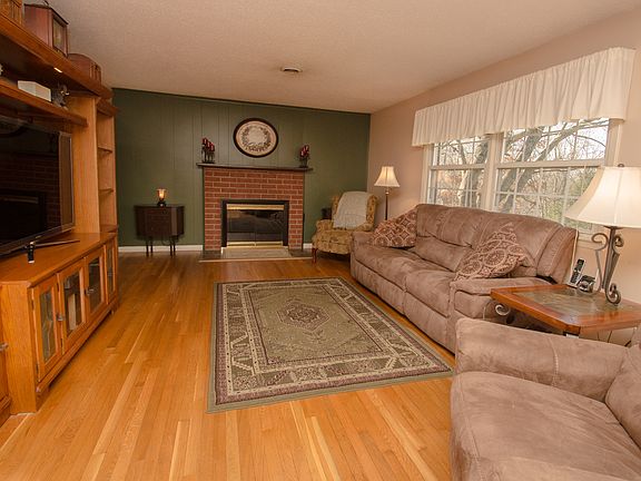 5th image of 1800 W Forest Blvd