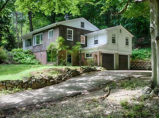 9 Calais Rd, Mendham, NJ 07945