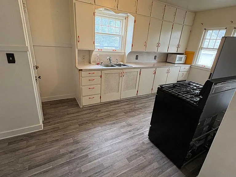 440 Cutler St — Photo 8