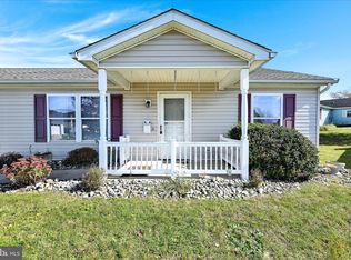 340 Towpath Ln, Pine Grove, PA 17963