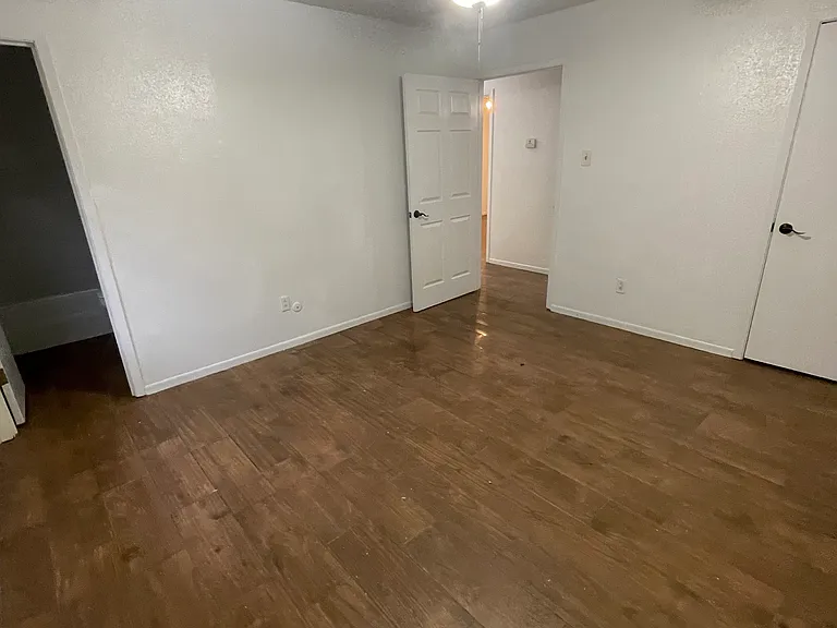 2335 Gladys St #1 — Photo 4