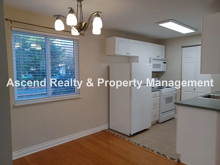 14095 SW Walker Rd #71 — Photo 4