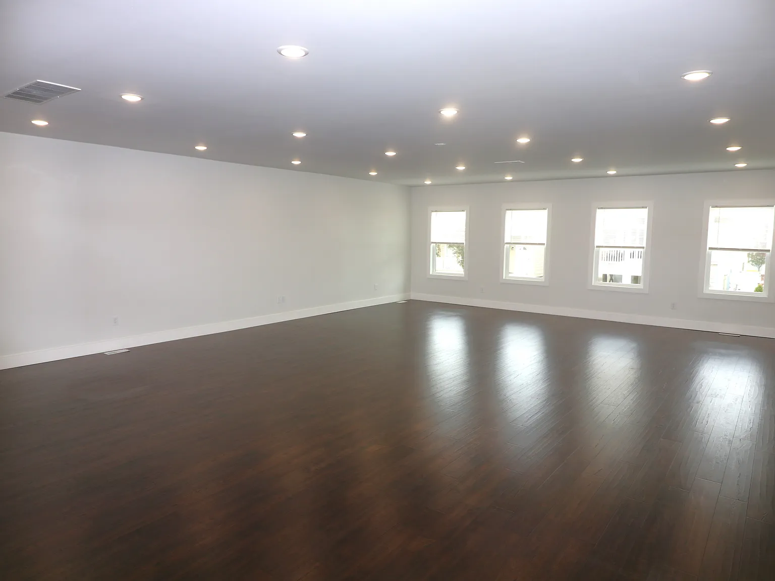 Studio, 1250 sqft, $2,950 — Photo 3