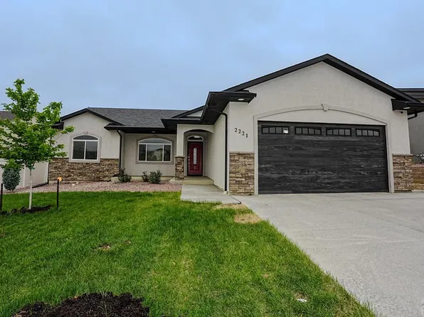 2221 Cliffmoor Ln, Pueblo, CO 81008