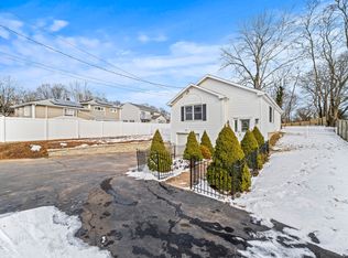 28 Short Beach Rd, Branford, CT 06405