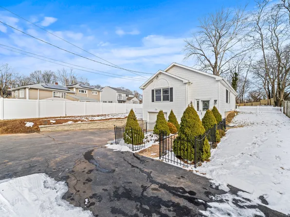 28 Short Beach Road, Branford, CT 06405