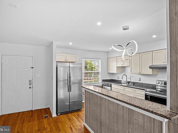 4th image of 8387 Woodline Ct