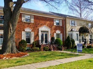 8005 Westover Dr, Prospect, KY 40059