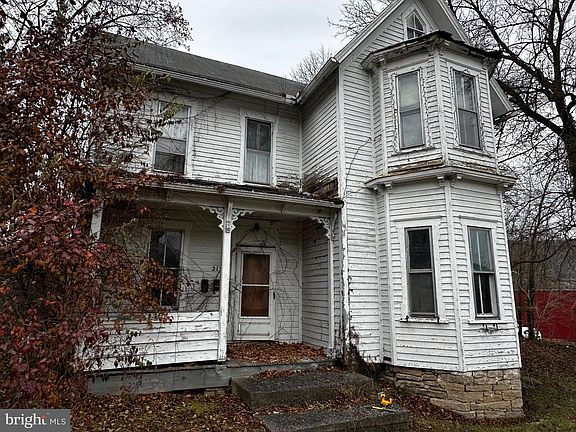 2nd image of 215 S Spring St