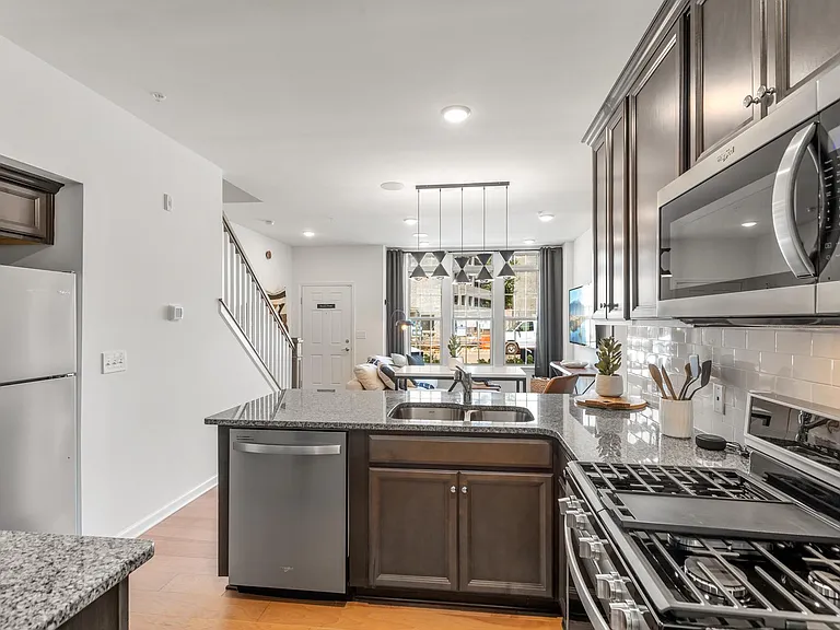27 Robeson St — Photo 2