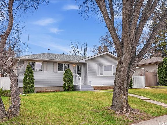 2nd image of 1663 Alexandra AVENUE