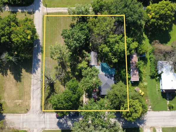 809 N 7th St, Fredonia, KS 66736