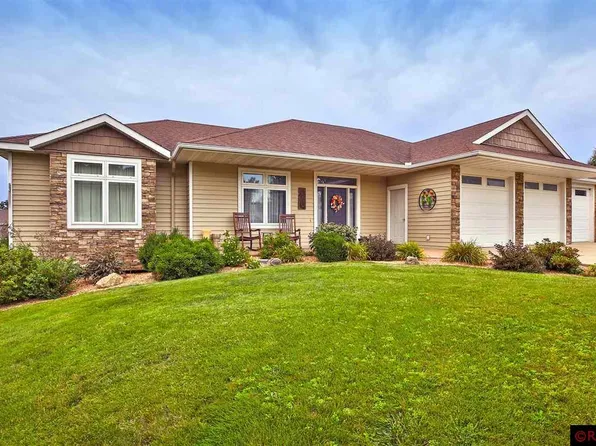 2505 7th St NE, Waseca, MN 56093