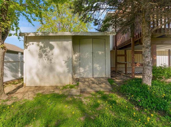 802 Tall Chief St, Buckner, MO 64016
