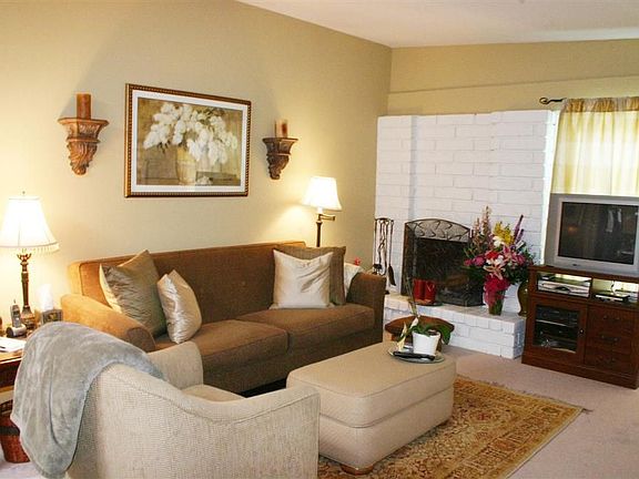 Family Room w/ fireplace