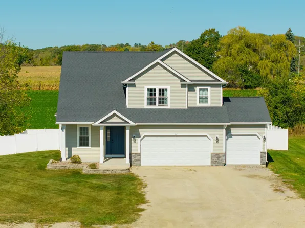 131 W Blackhawk Dr, Fort Atkinson, WI 53538