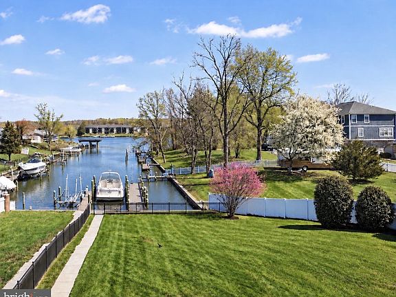 5th image of 427 Shore Dr