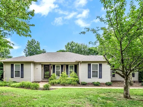 801 Douglas Dr, Lawrenceburg, TN 38464
