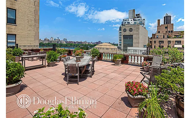 Sold by Douglas Elliman | media 17