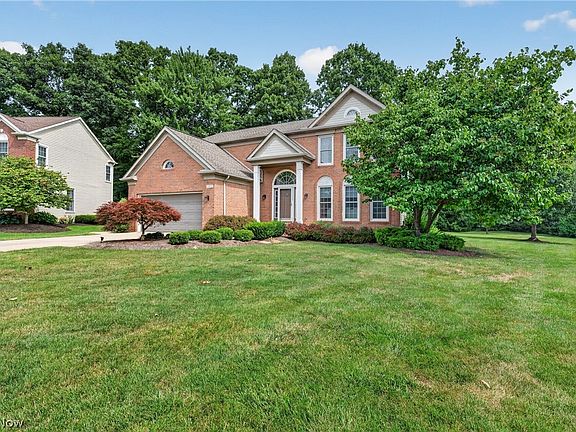 2nd image of 2883 Hawkins Ln
