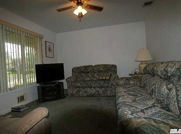 4th image of 27 Bobcat Ln