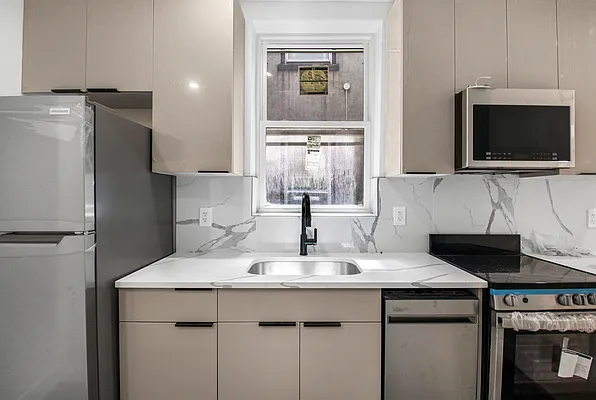 Rented by Coroi Corp | media 4