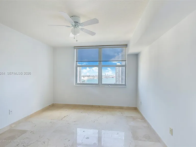 31 SE 5th St #2708 — Photo 6