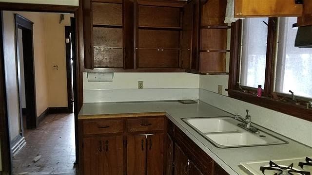 2nd image of 3332 Searles Ave