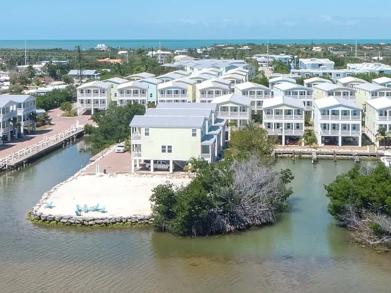Tarpon Harbour — Photo 13