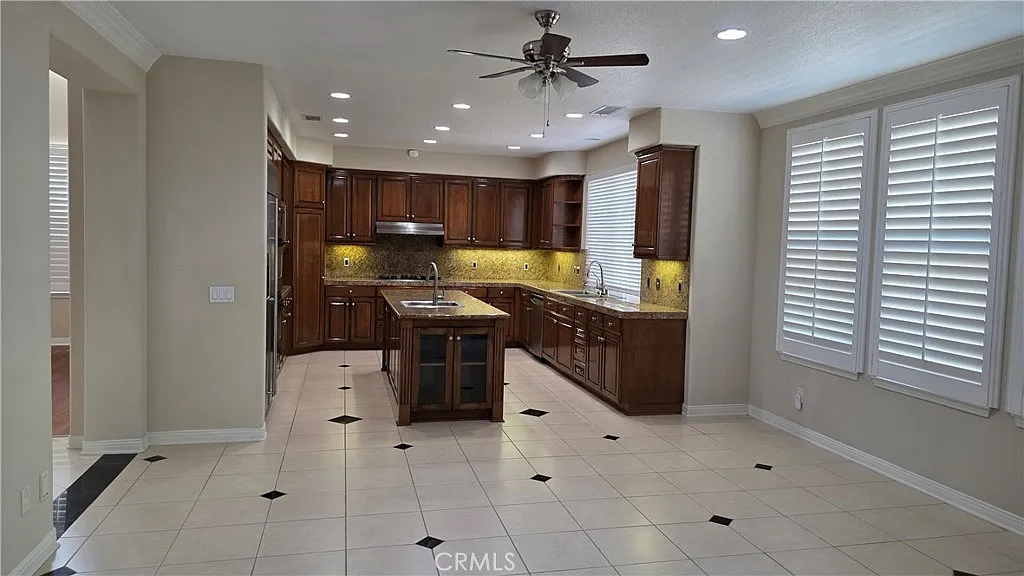 4 bed, 4112 sqft, $8,500 — Photo 4