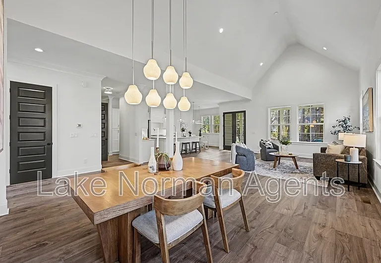 4609 Firethorn Ct — Photo 4