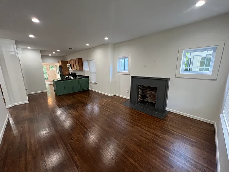226 N Tacoma Ave — Photo 4