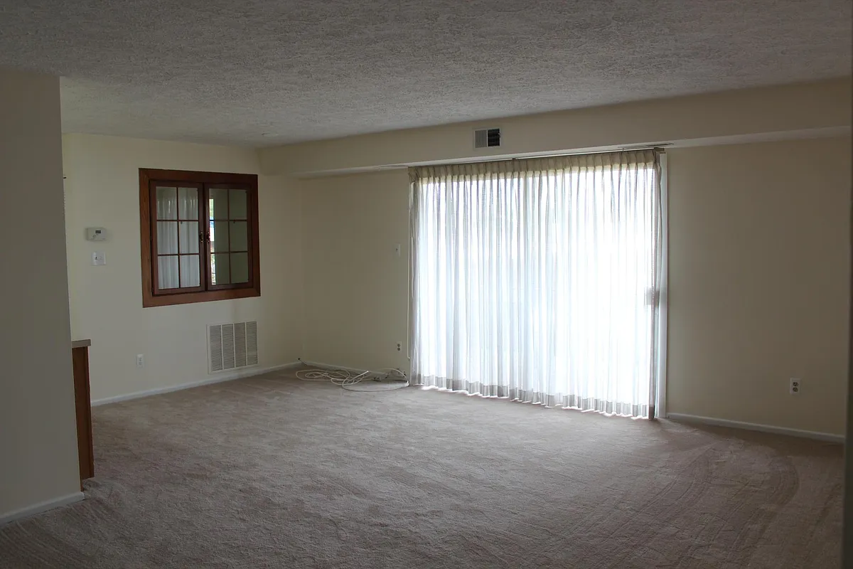 Building Photo - 216 Locust St SE #129