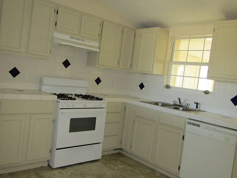 3412 NW Lincoln Ave — Photo 6