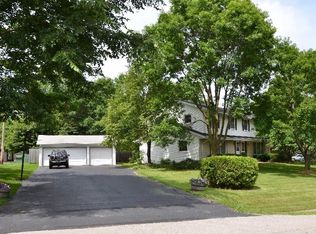 1517 S River Rd, New Berlin, WI 53151
